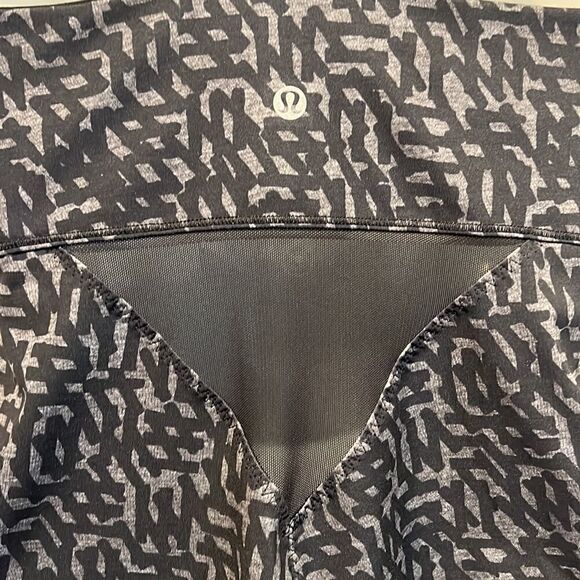 LULULEMON Black/Grey Running In The City Tank Top Size 6‎ - Picture 11 of 15